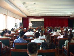 华宇集团组织站乘人员进行从业资格培训