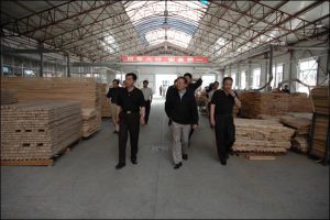 商务部副部长魏建国一行人等来华海木业进行参观考察