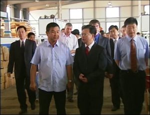 省委书记钱运录率团访俄考察了十月区奥里奥彩钢板厂