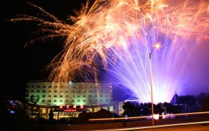 港星助阵，华宇夜总会上演“处子秀”