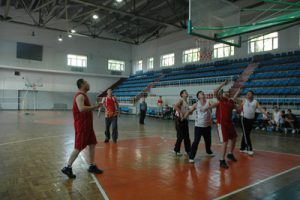 集团公司篮球队在“全县三人篮球赛”中荣获冠军