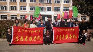 华宇集团党委、团委组织青年志愿者于“双节”前夕慰问东宁市敬老院