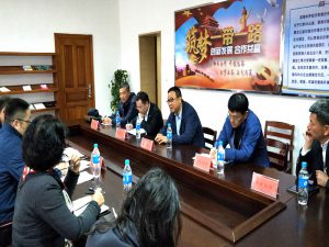 驻海参崴总领事闫文滨会见集团董事长纪文楠并举行座谈