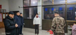 集团领导除夕夜慰问坚守岗位的值班员工