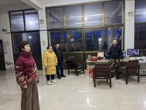 党委书记姜扬在大年三十慰问一线员工